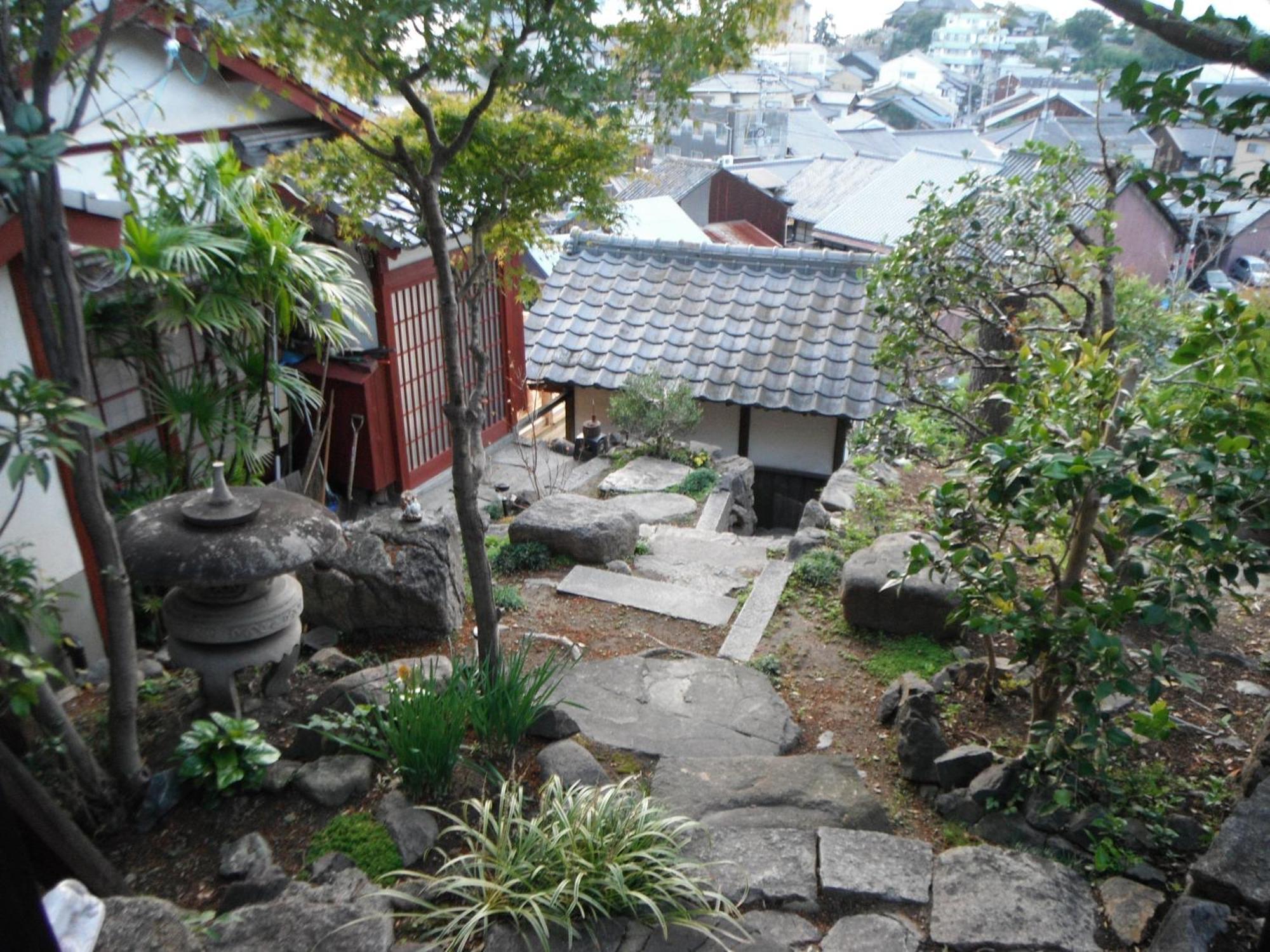 城跡石垣上の絶景古民家宿 鞆城茶屋庵 Tomo Exteriör bild